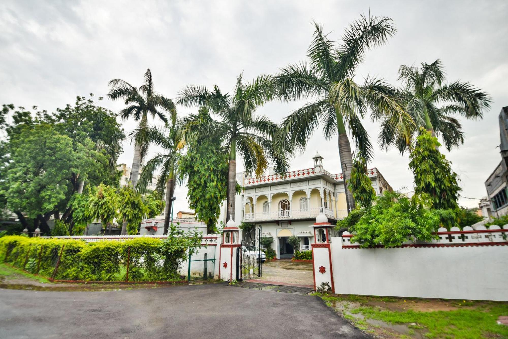 Hotel O Raj Kesar Tirath Esterno foto