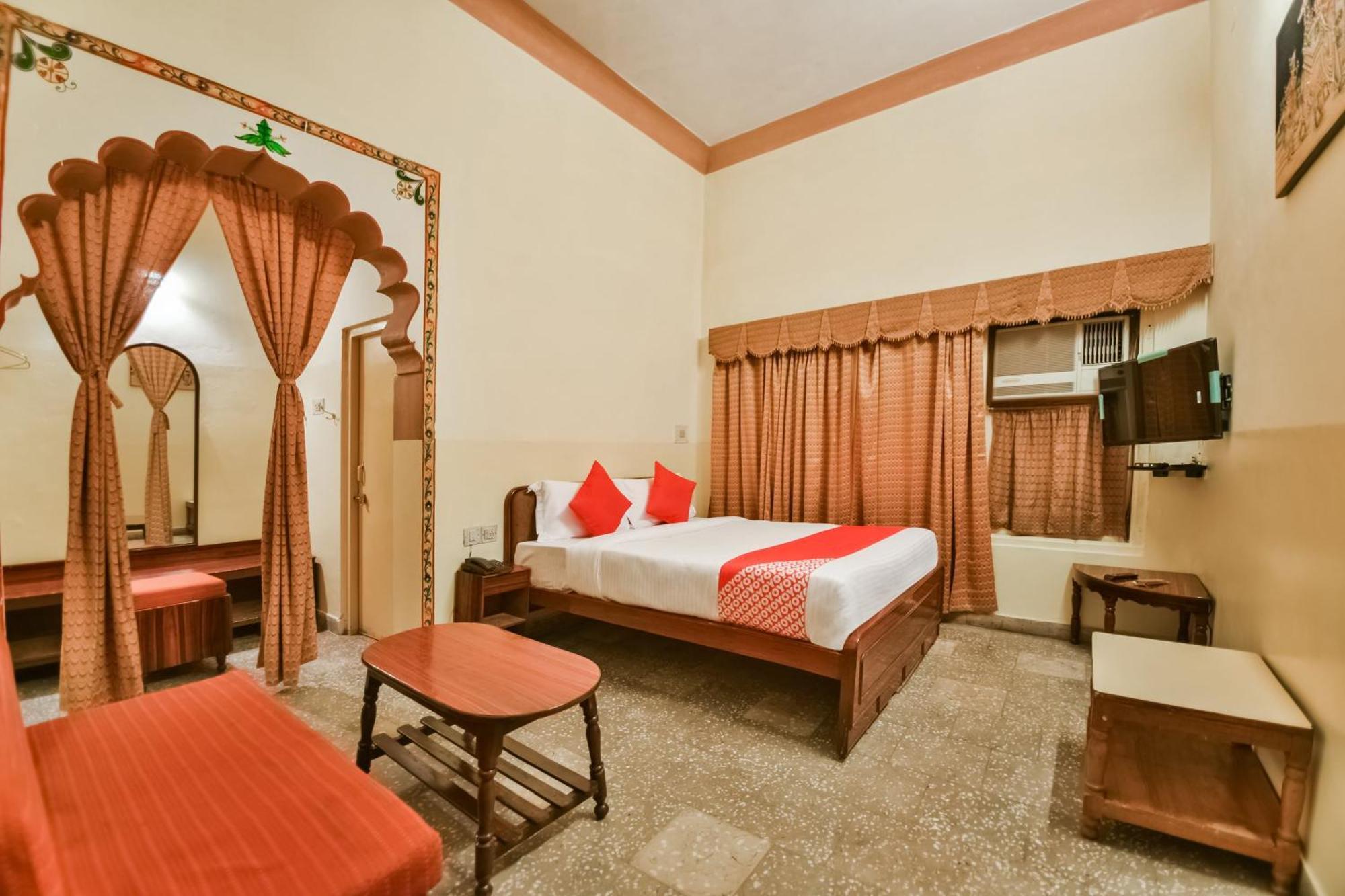 Hotel O Raj Kesar Tirath Esterno foto
