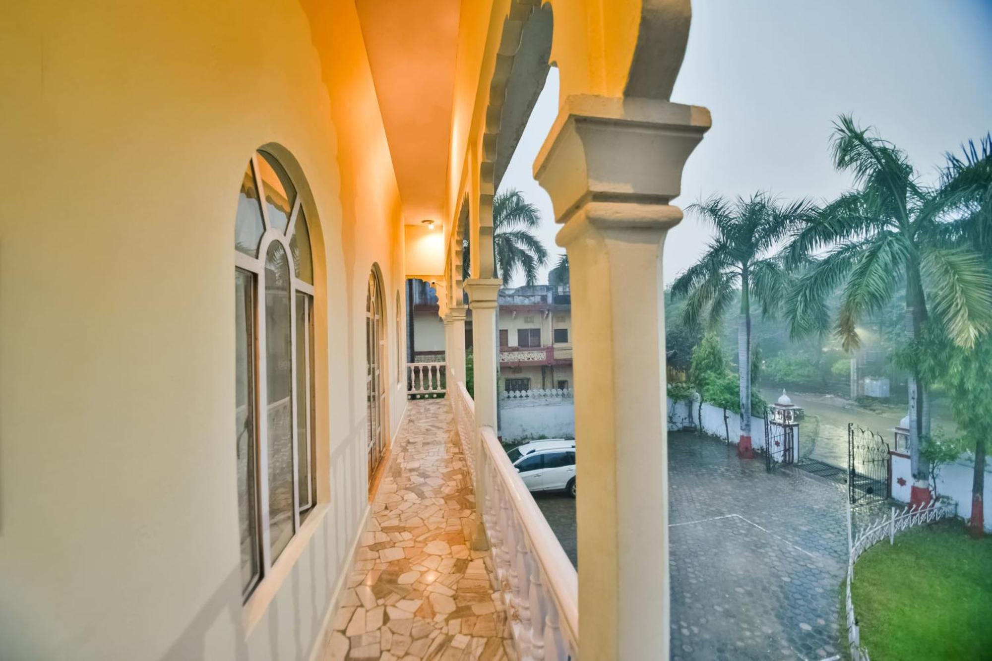 Hotel O Raj Kesar Tirath Esterno foto