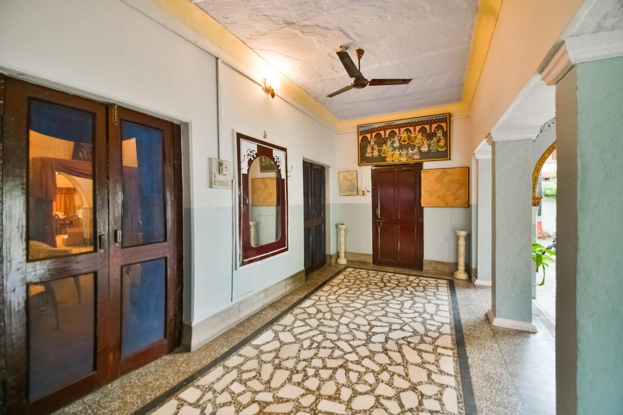 Hotel O Raj Kesar Tirath Esterno foto